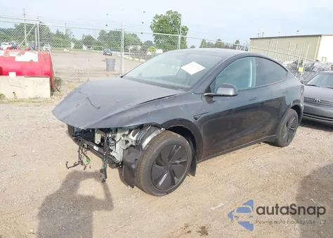 2026 Tesla Model Y Long Range Dual Motor All-Wheel Drive/Long Range Launch Series z USA, uszkodzony, nr VIN 7SAYGDEE2TF336851